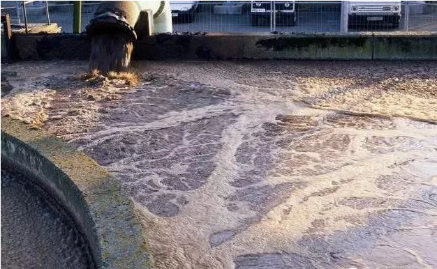 （圖：曝氣池污水泡沫）